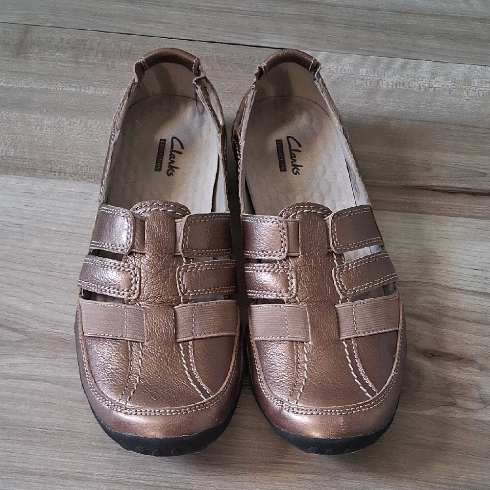 Clarks Womens Metallic Moccasins